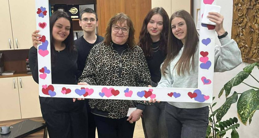В нашата гимназия отбелязахме празника на любовта и виното с много настроение, усмивки и креативност
