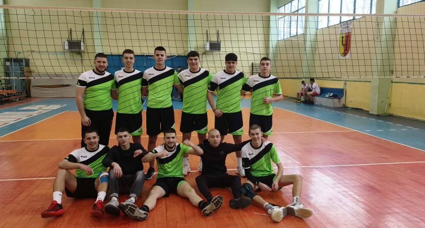 Победа за нашите юноши на общинския кръг по волейбол!